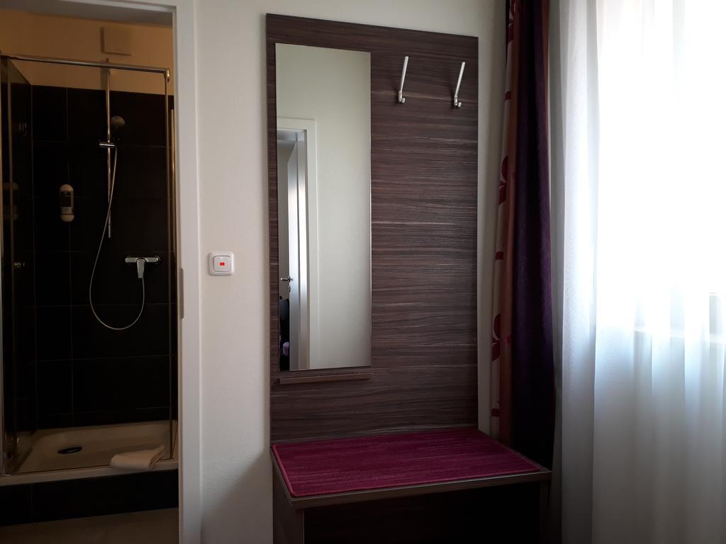 Pension Am Weinberg Bed & Breakfast Mainstockheim ภายนอก รูปภาพ